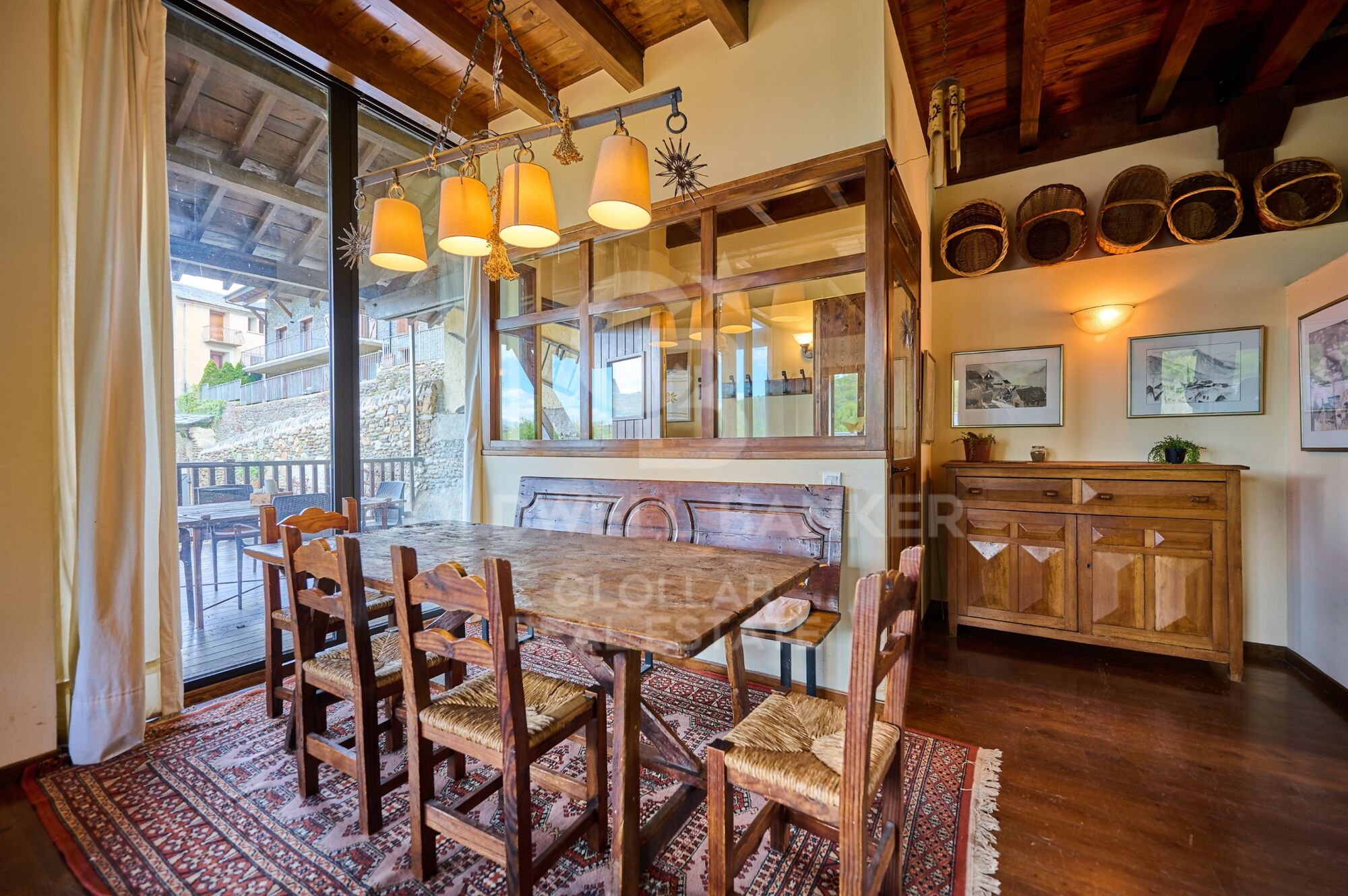 Casa con era ceretana en Err