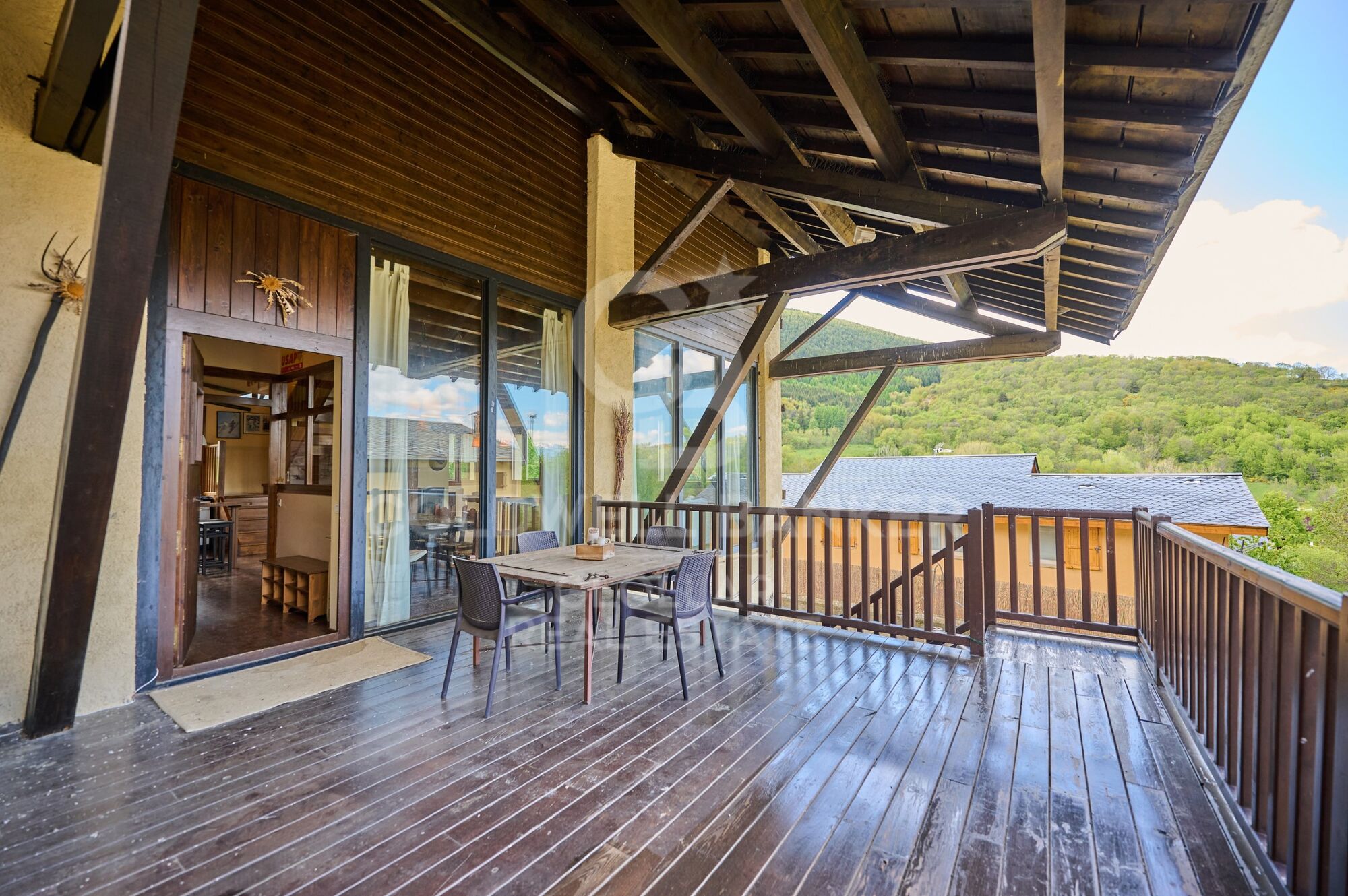 Casa con era ceretana en Err