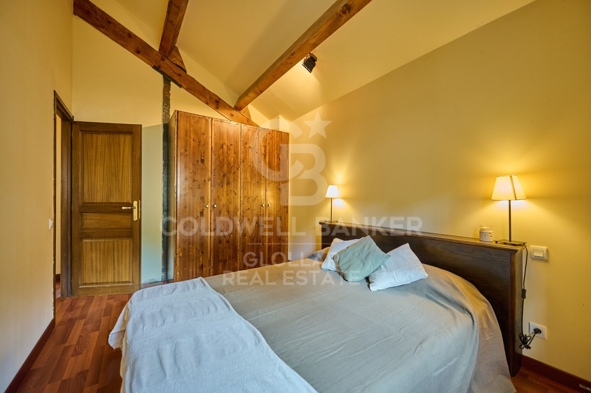 Village house Sale Err