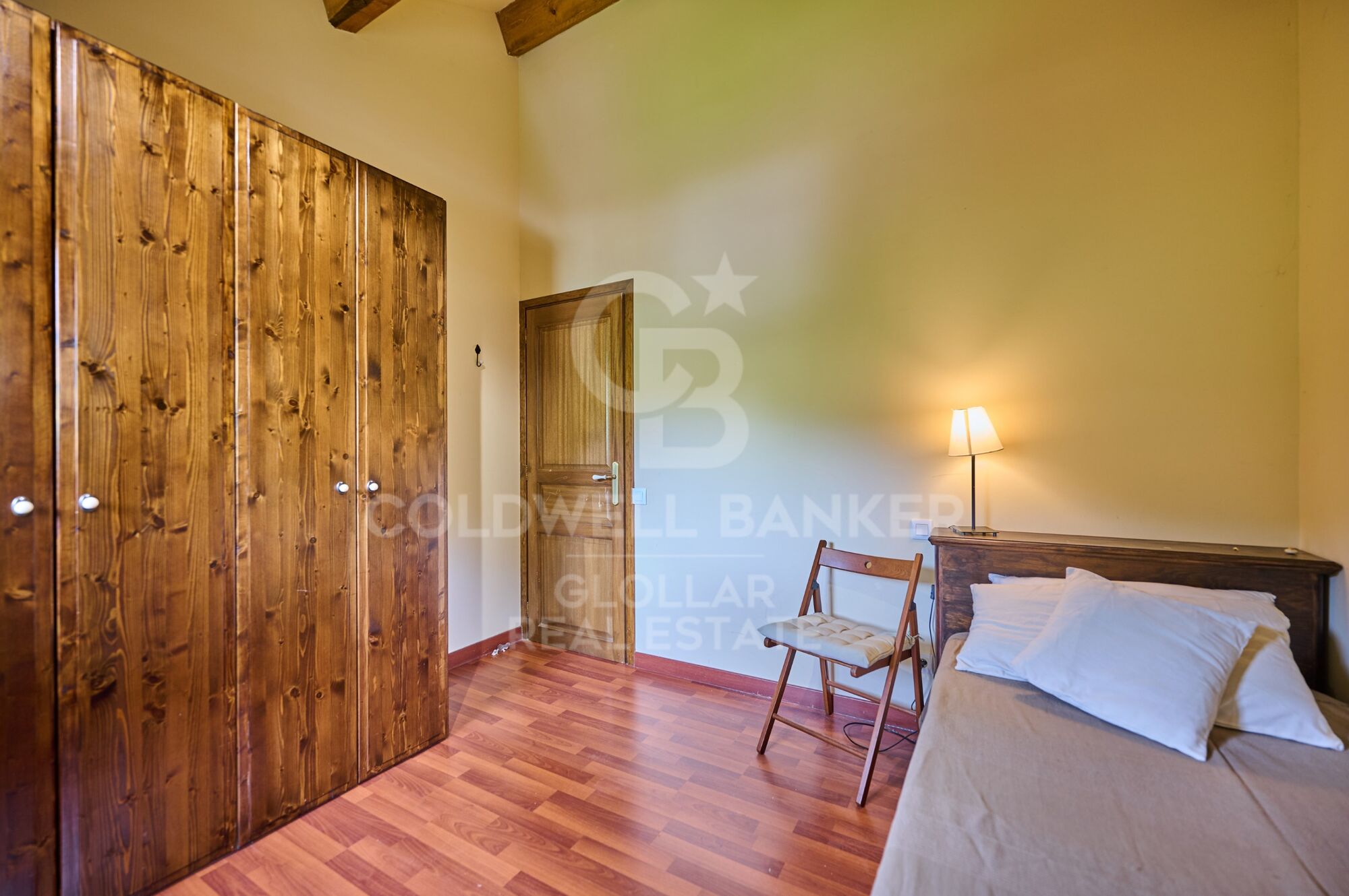 Village house Sale Err