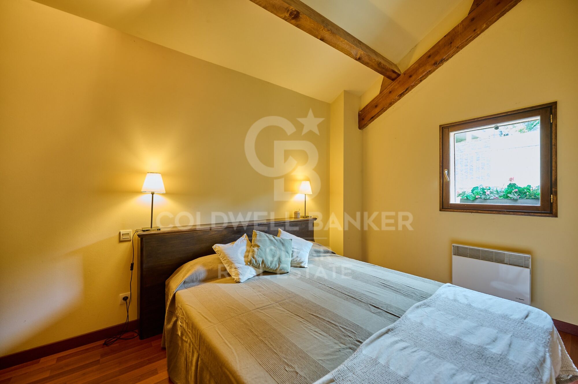 Village house Sale Err