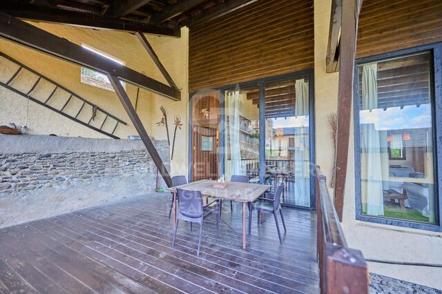 Casa con era ceretana en Err