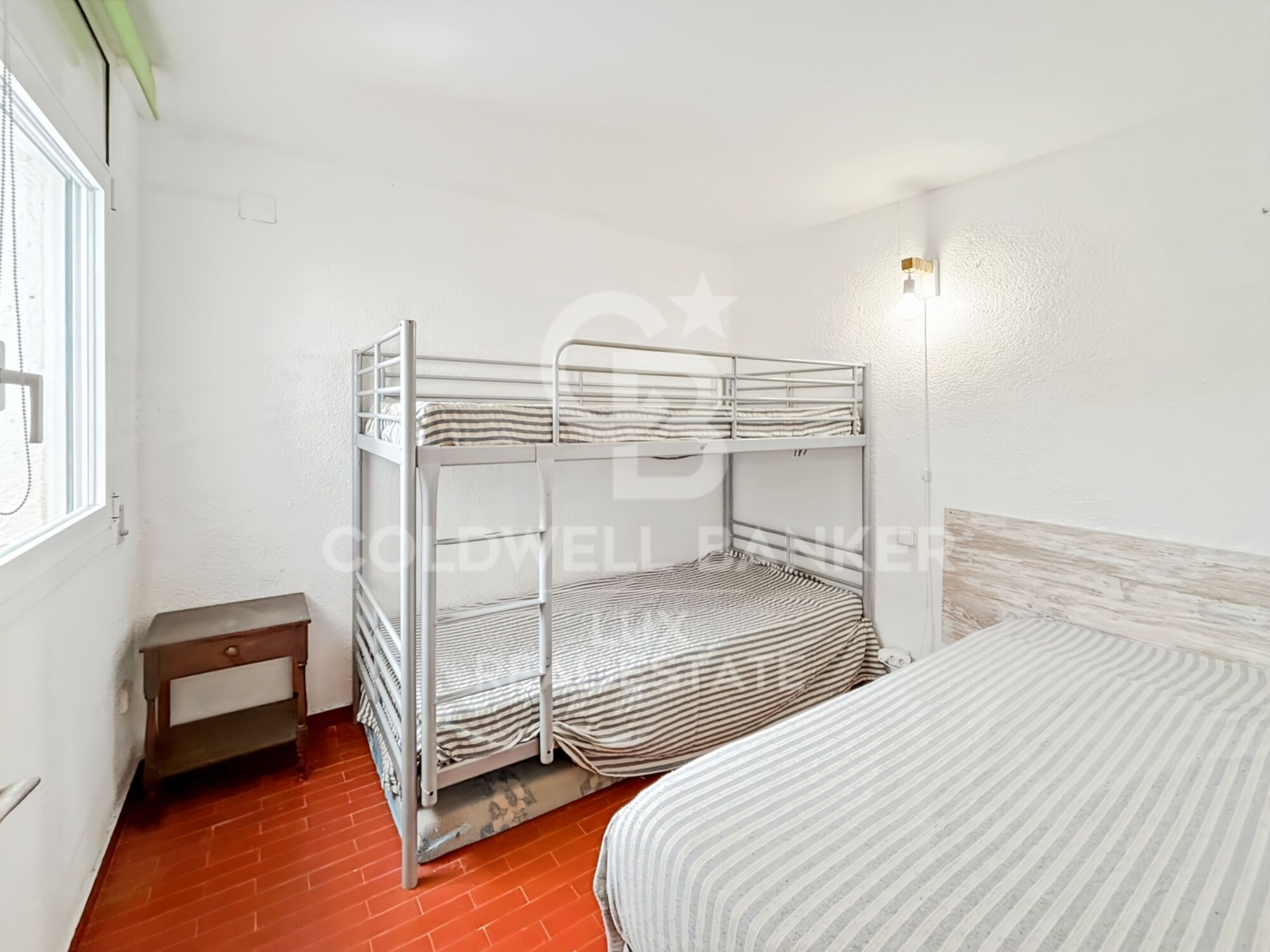 Apartment with sea views and parking in Cadaqués, very close to the beach