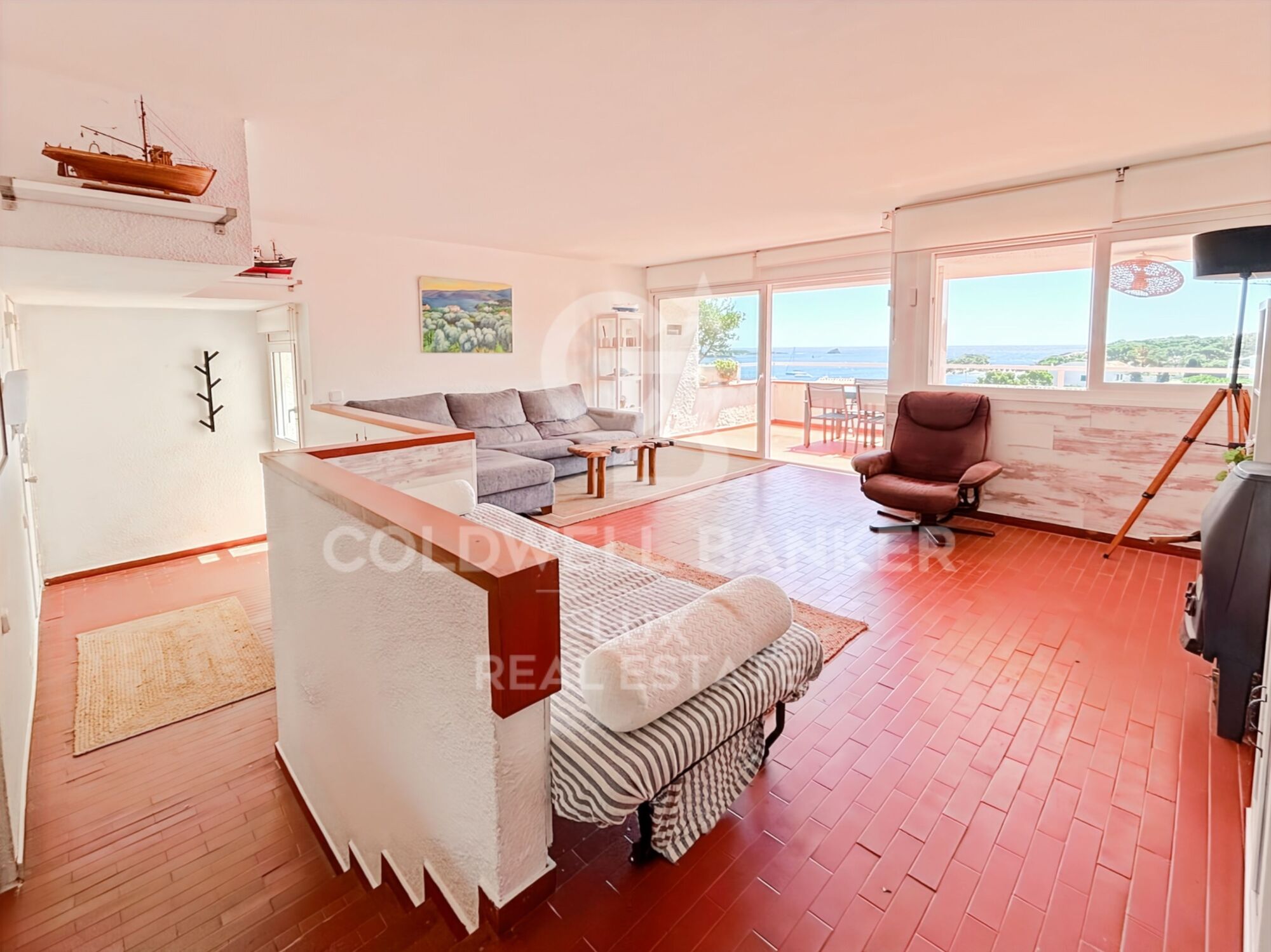 Apartment with sea views and parking in Cadaqués, very close to the beach
