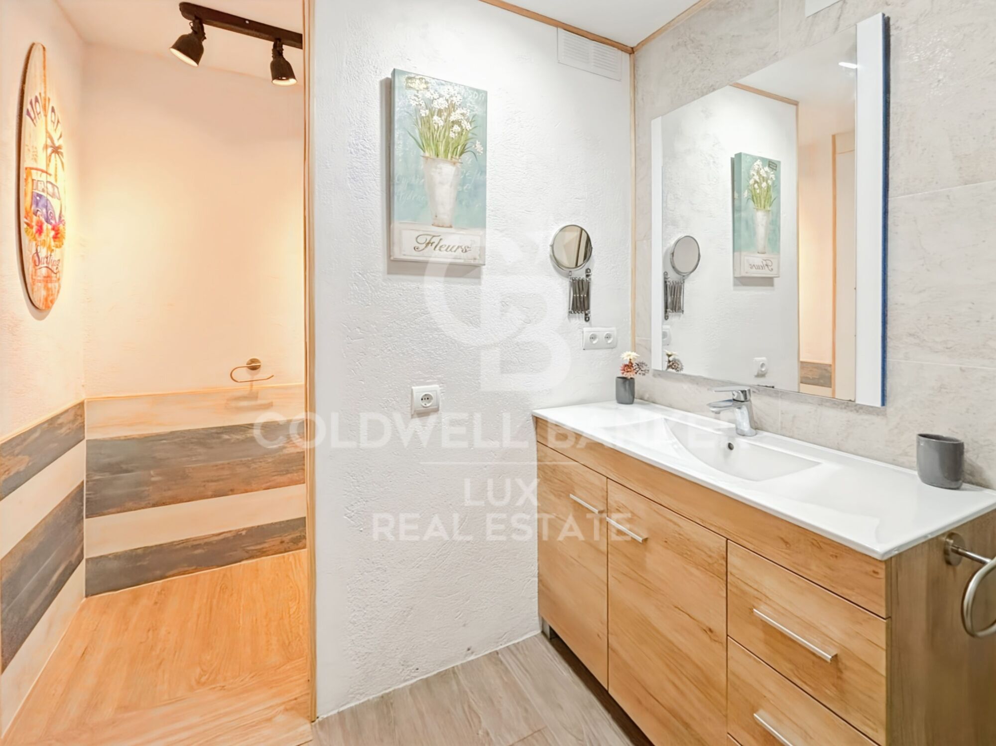 Apartment with sea views and parking in Cadaqués, very close to the beach