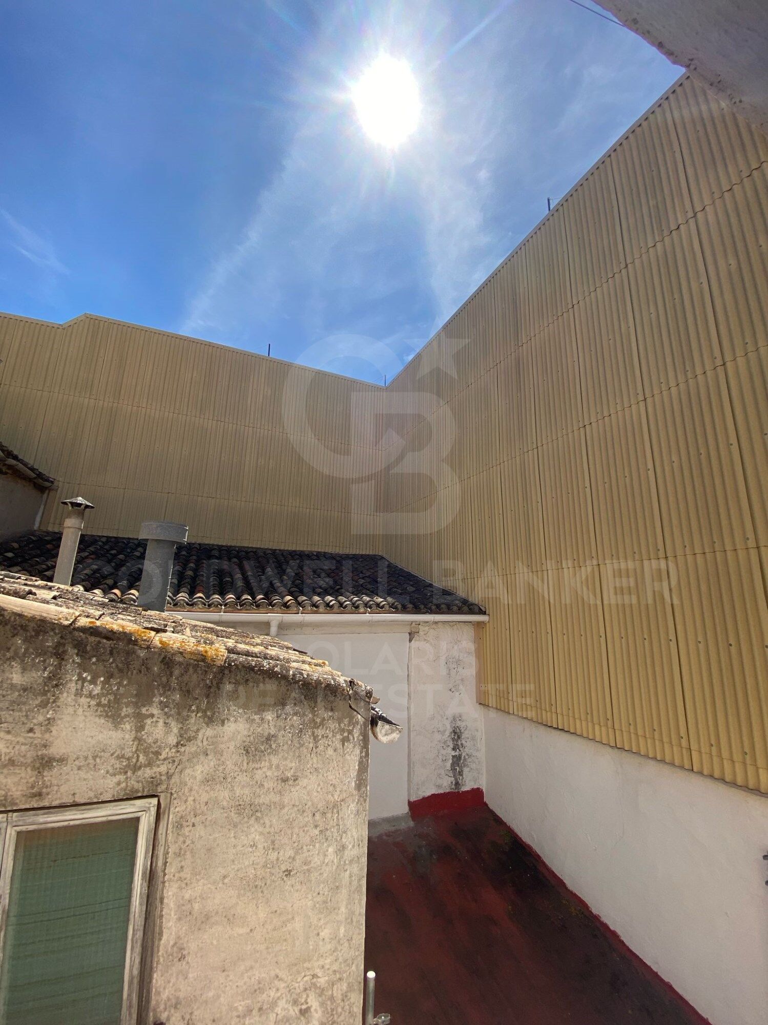 Encantador bar/restaurante con un gran potencial de transformación y múltiples usos en el corazón histórico de Jávea, a solo unos pasos del reconocido Mercado de Abastos.