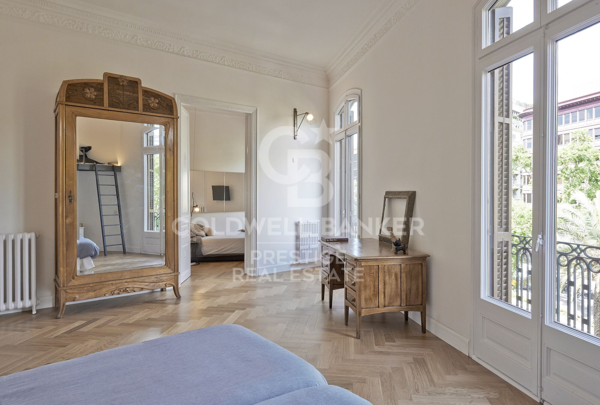 Exclusivo piso amueblado en finca regia en Av. Diagonal con Enrique Granados