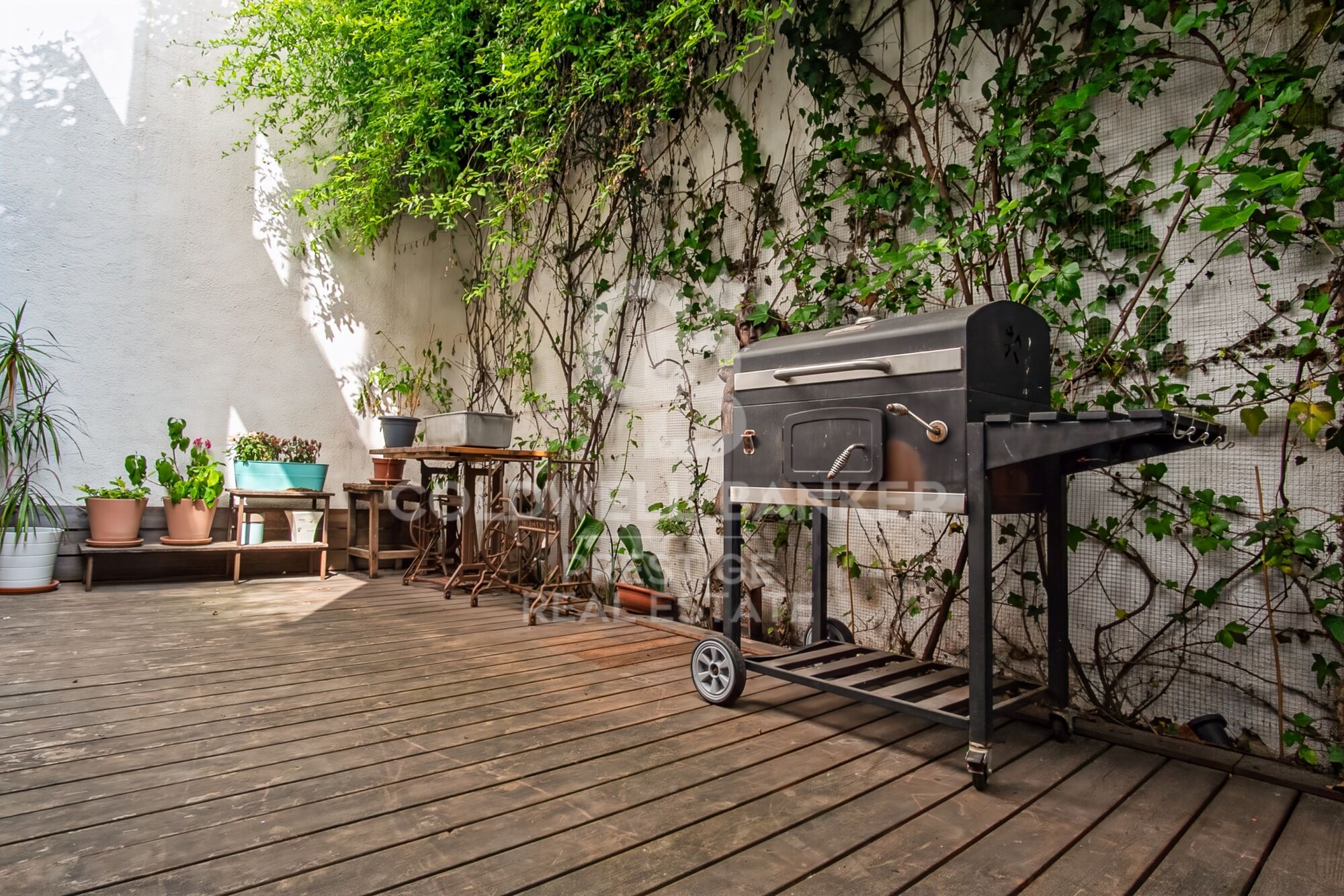 Exklusives Doppelhaus mit Terrasse, privater Garage und kompletter Renovierung im Zentrum von Badalona