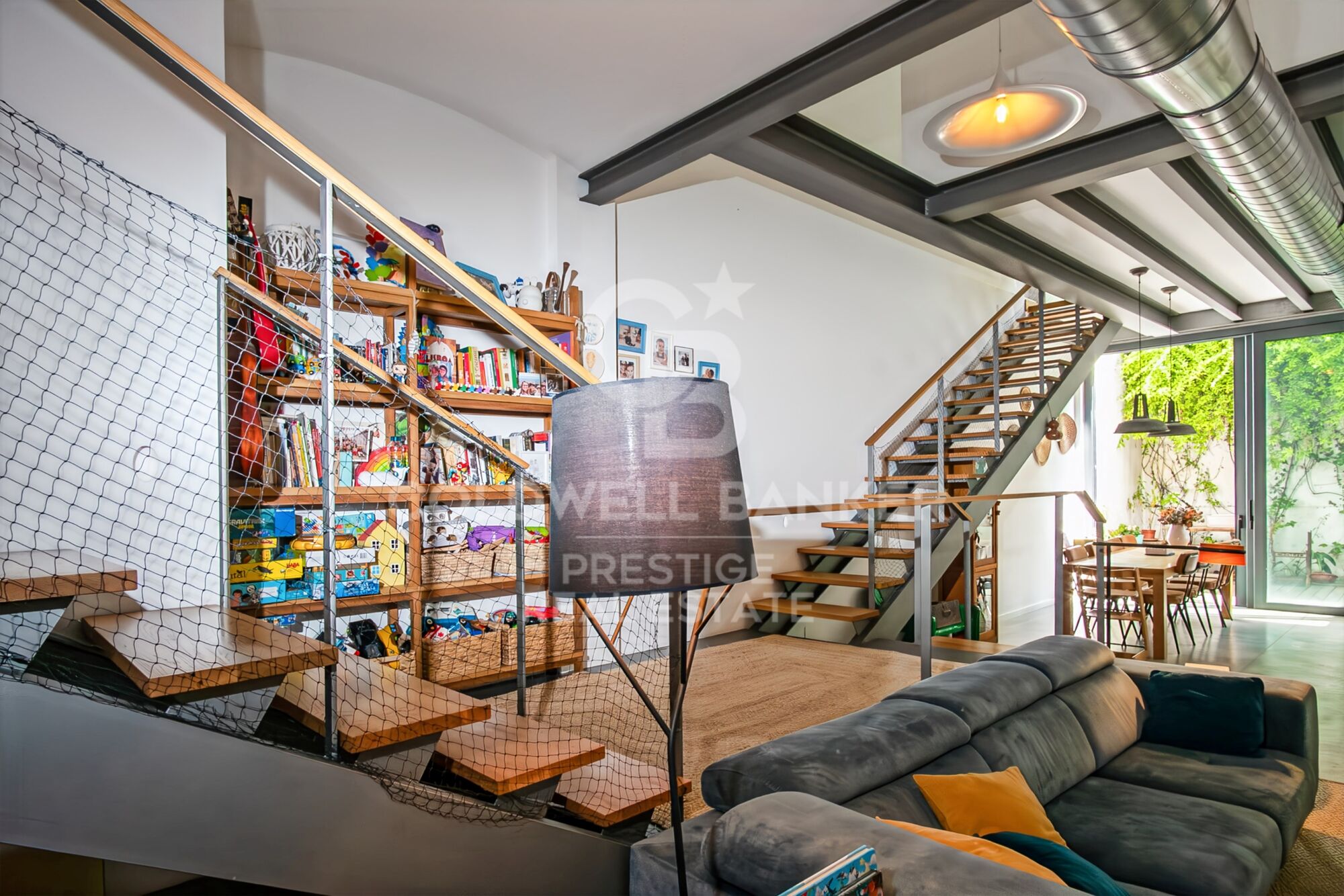 Duplex exclusif avec terrasse, garage privé et rénovation complète dans le centre de Badalona