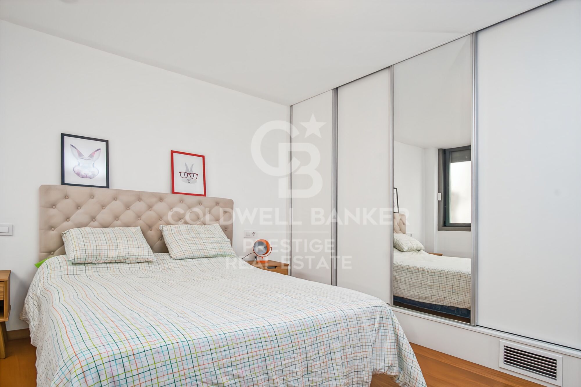 Duplex exclusif avec terrasse, garage privé et rénovation complète dans le centre de Badalona