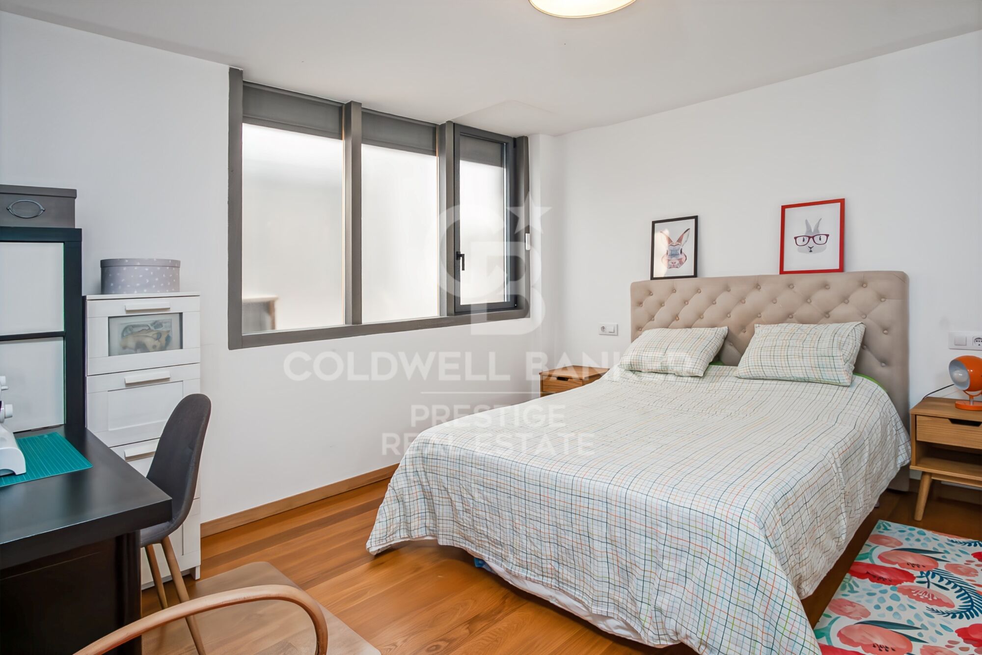 Duplex exclusif avec terrasse, garage privé et rénovation complète dans le centre de Badalona