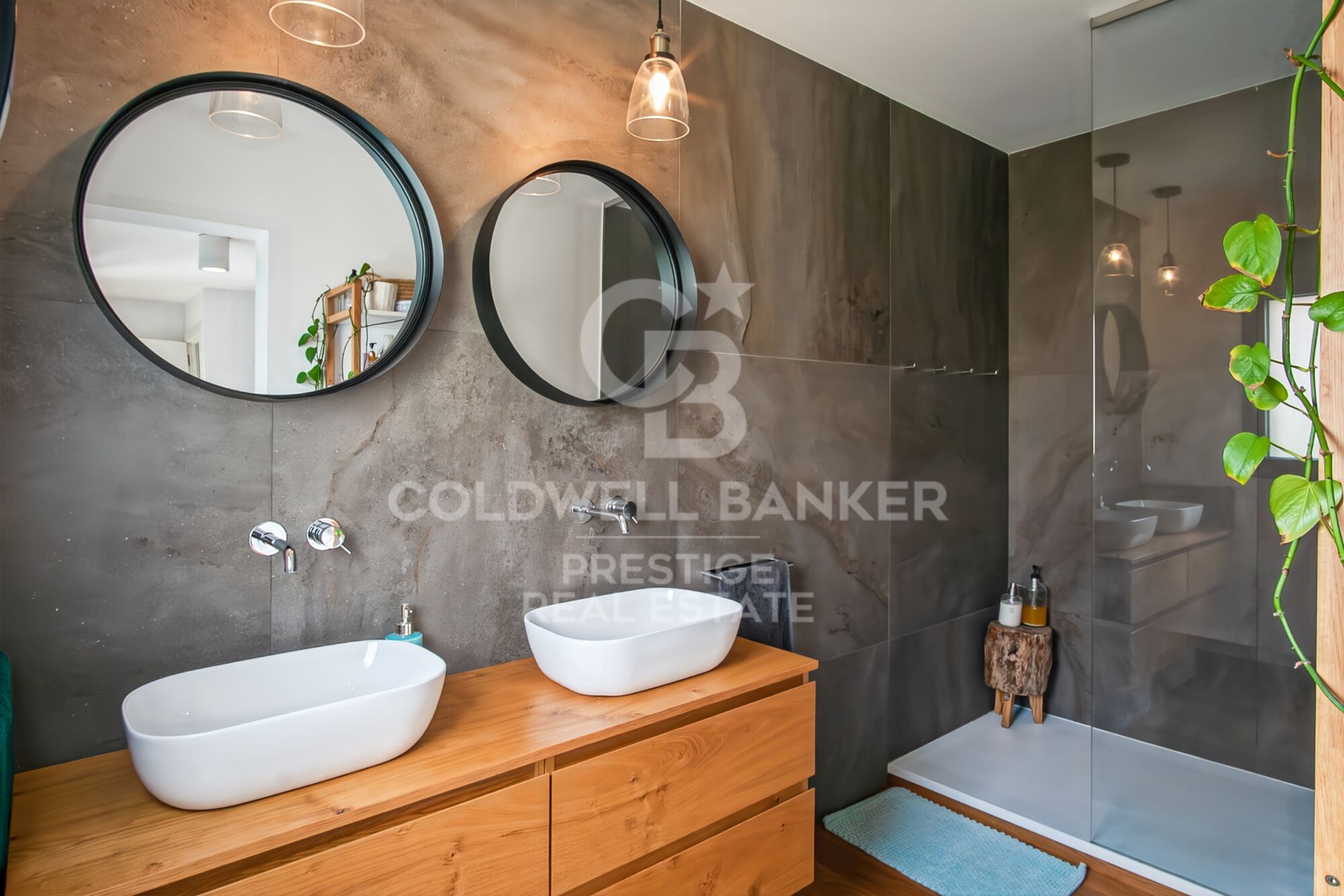 Duplex exclusif avec terrasse, garage privé et rénovation complète dans le centre de Badalona