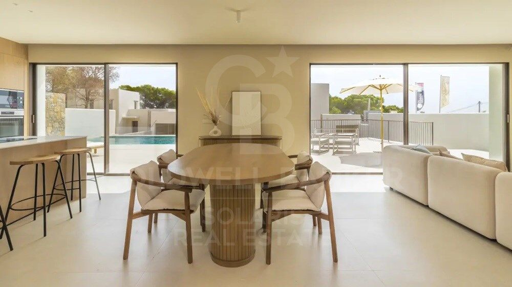 L'élégance d'Ibiza à Moraira : nouvelle villa avec piscine, jardin et vue imprenable