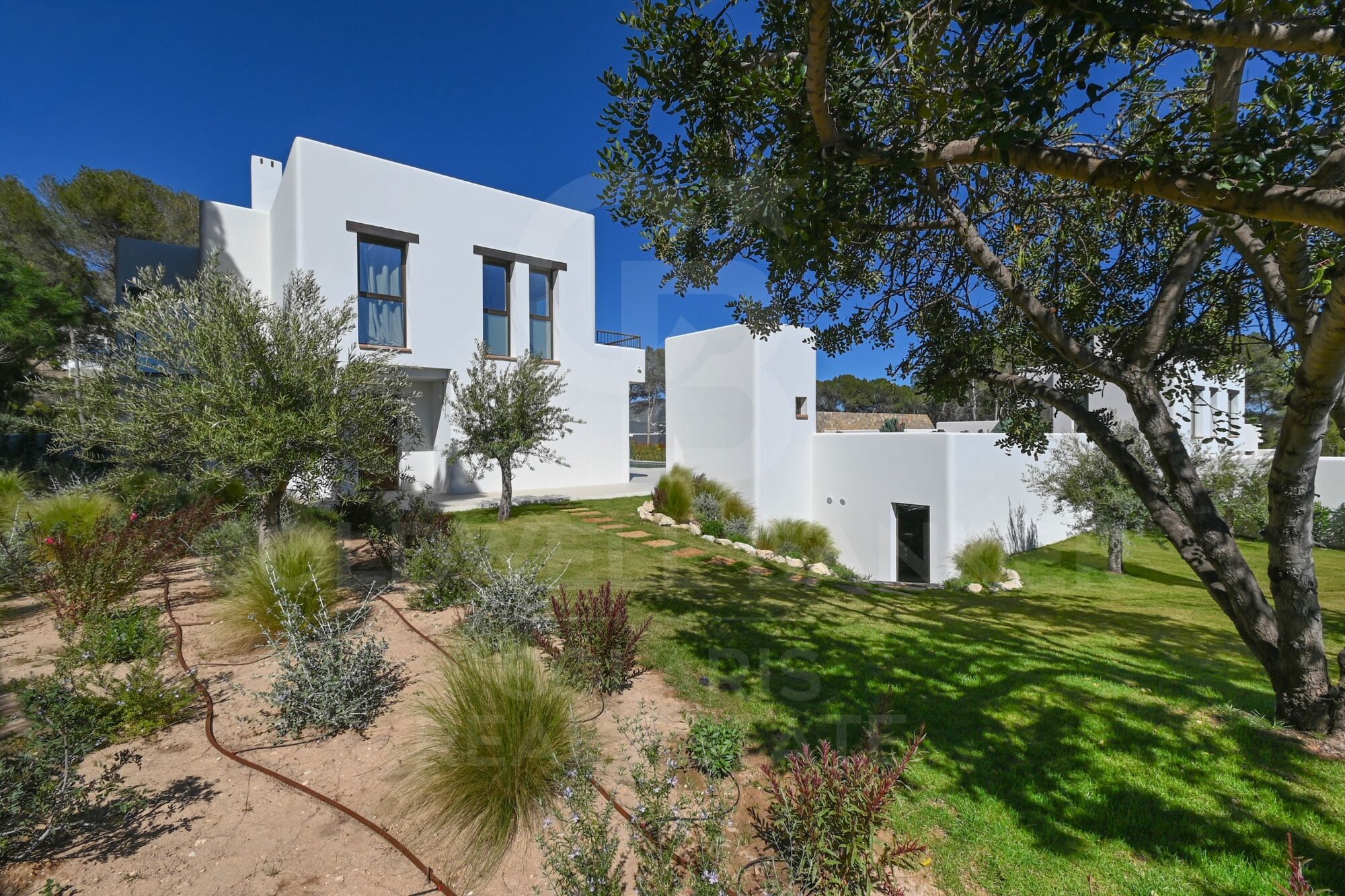 Découvrez l'essence méditerranéenne dans cette villa décloisonnée aux finitions haut de gamme à Moraira