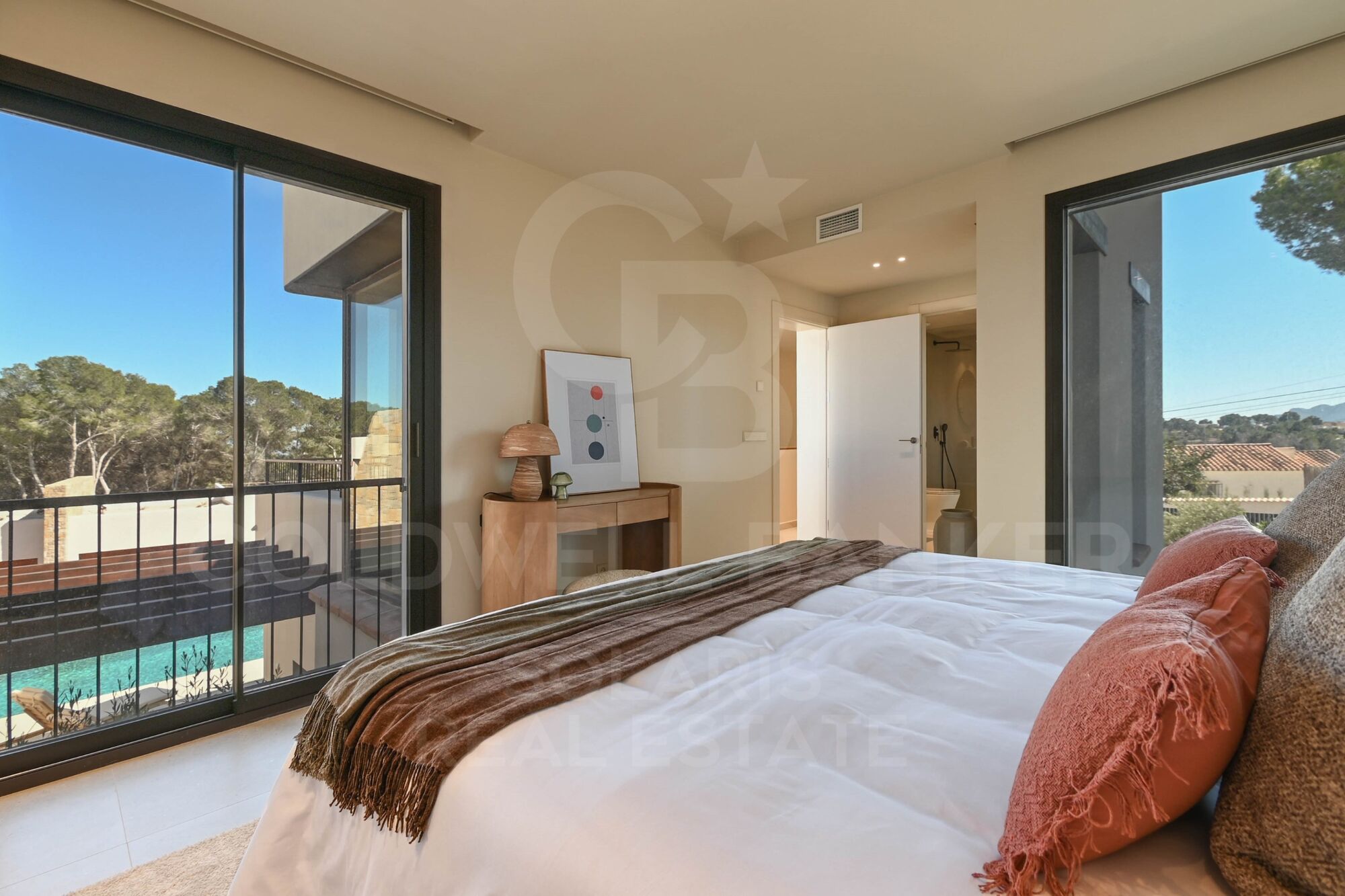 Découvrez l'essence méditerranéenne dans cette villa décloisonnée aux finitions haut de gamme à Moraira