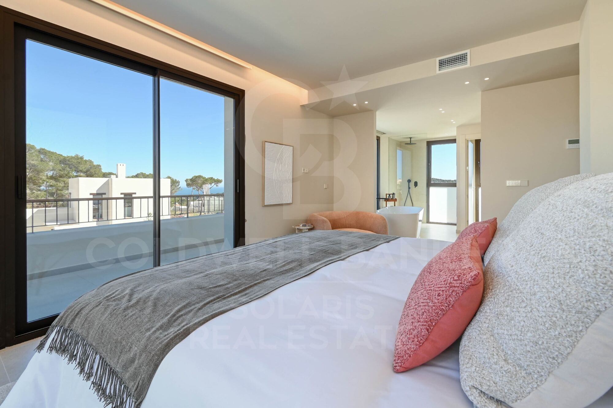 Découvrez l'essence méditerranéenne dans cette villa décloisonnée aux finitions haut de gamme à Moraira