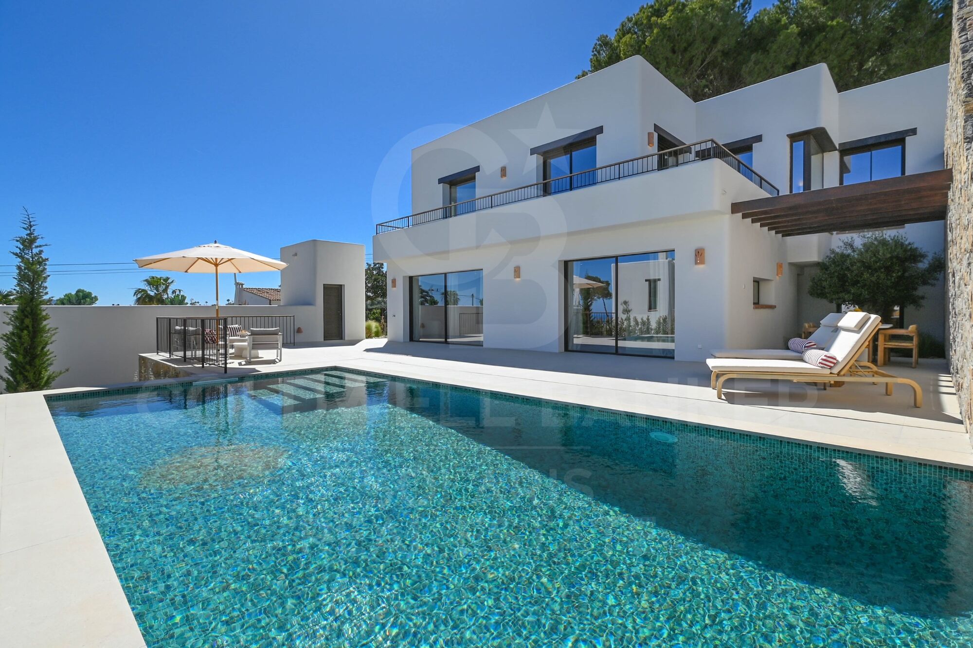 Découvrez l'essence méditerranéenne dans cette villa décloisonnée aux finitions haut de gamme à Moraira