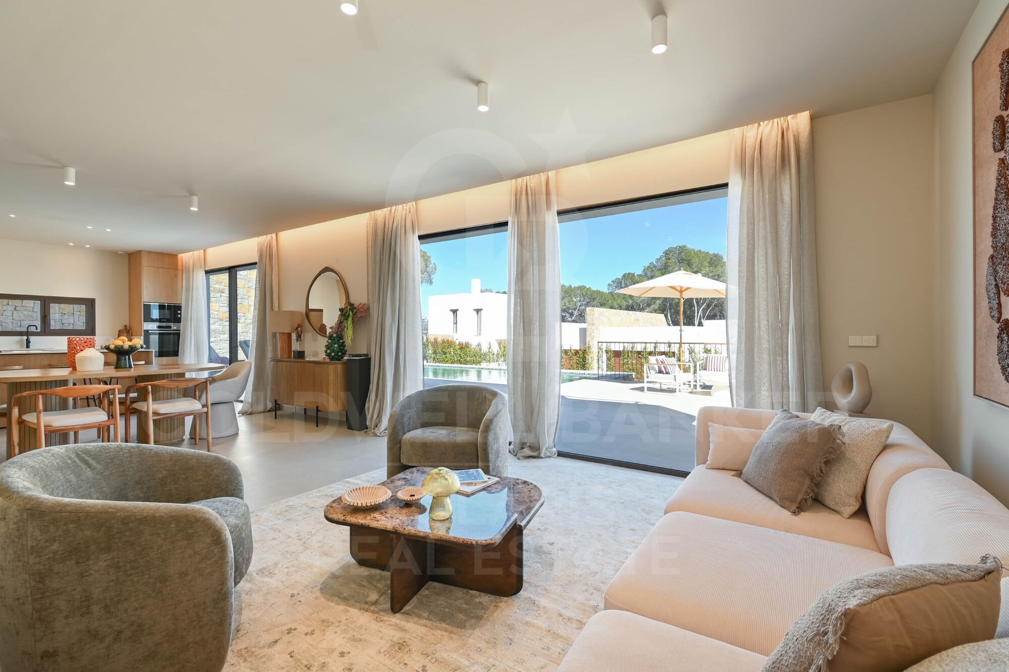 Découvrez l'essence méditerranéenne dans cette villa décloisonnée aux finitions haut de gamme à Moraira