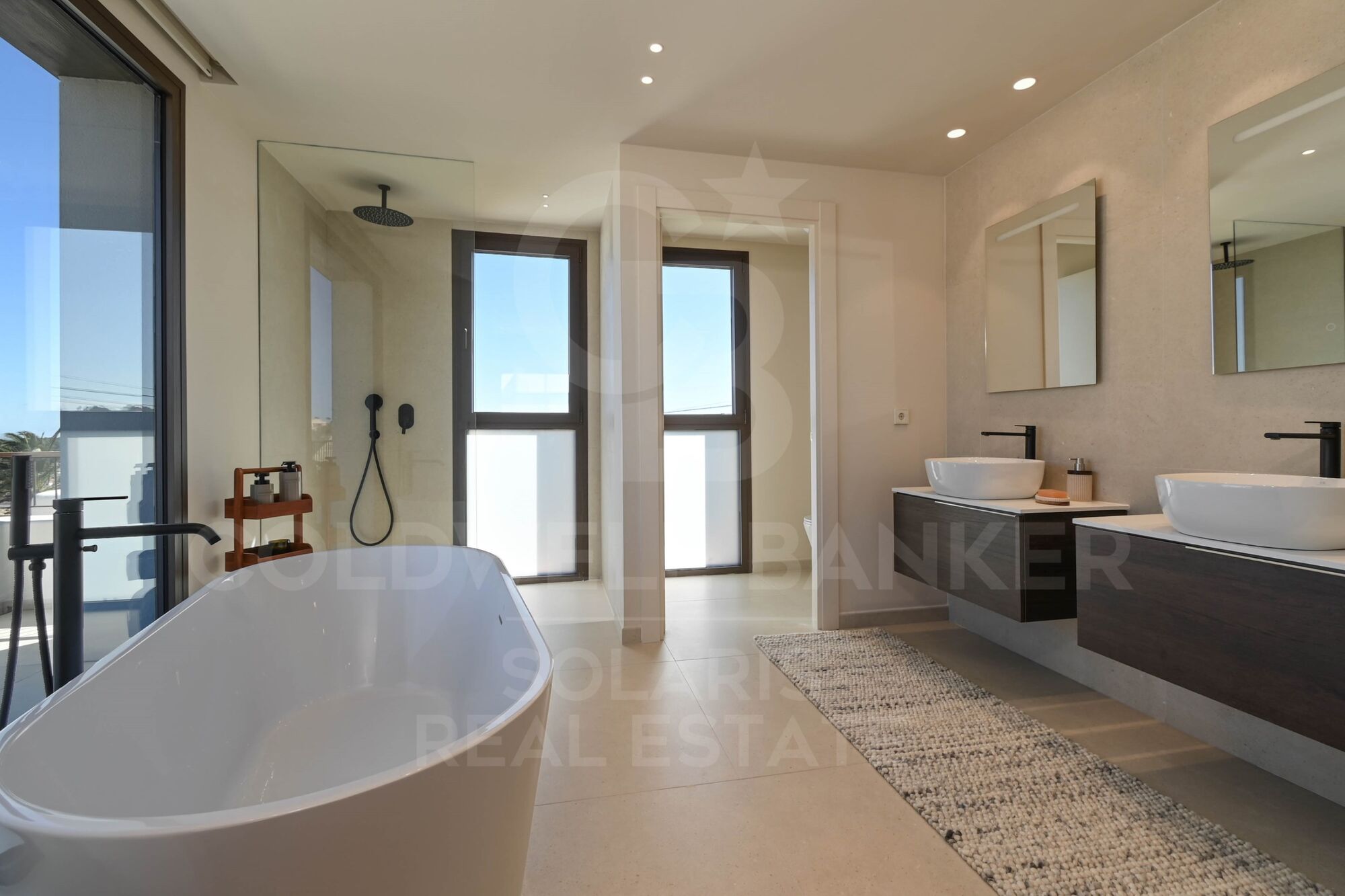 Découvrez l'essence méditerranéenne dans cette villa décloisonnée aux finitions haut de gamme à Moraira