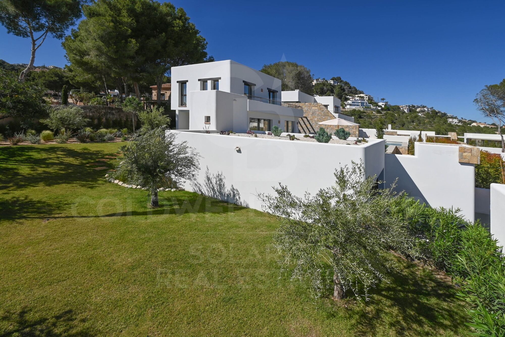 Découvrez l'essence méditerranéenne dans cette villa décloisonnée aux finitions haut de gamme à Moraira