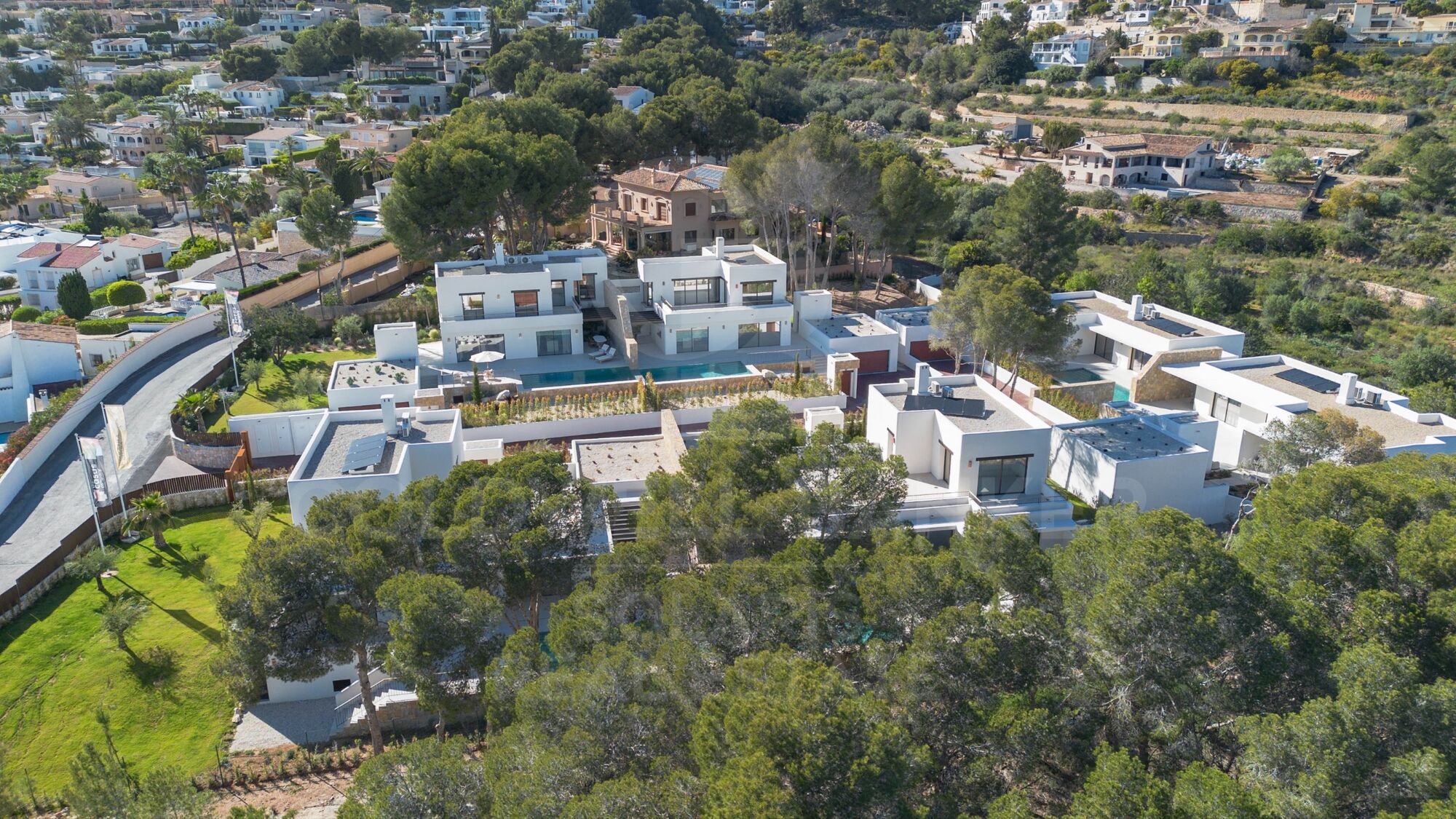 Erleben Sie die mediterrane Essenz in dieser offenen Villa mit hochwertigen Oberflächen in Moraira