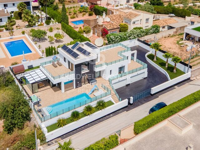 Impresionante Villa moderna de lujo con toque ibicenco en urbanización exclusiva en Calpe