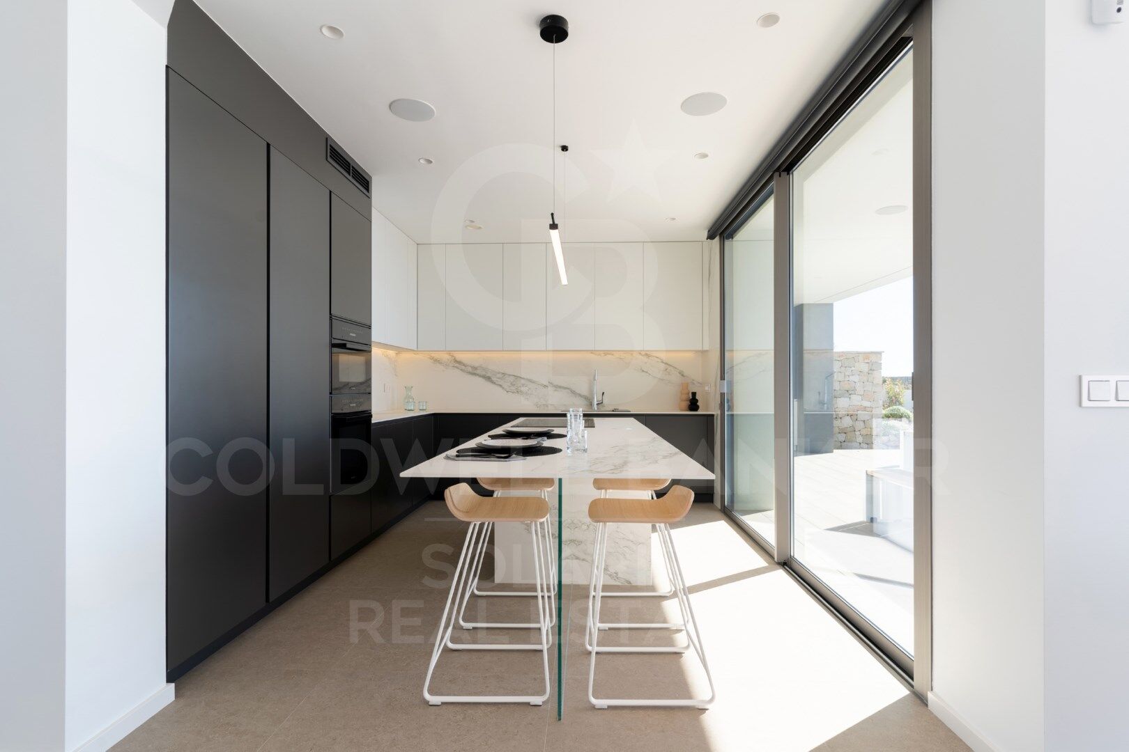 Villa Veleta: Belleza atemporal en Cumbre del Sol