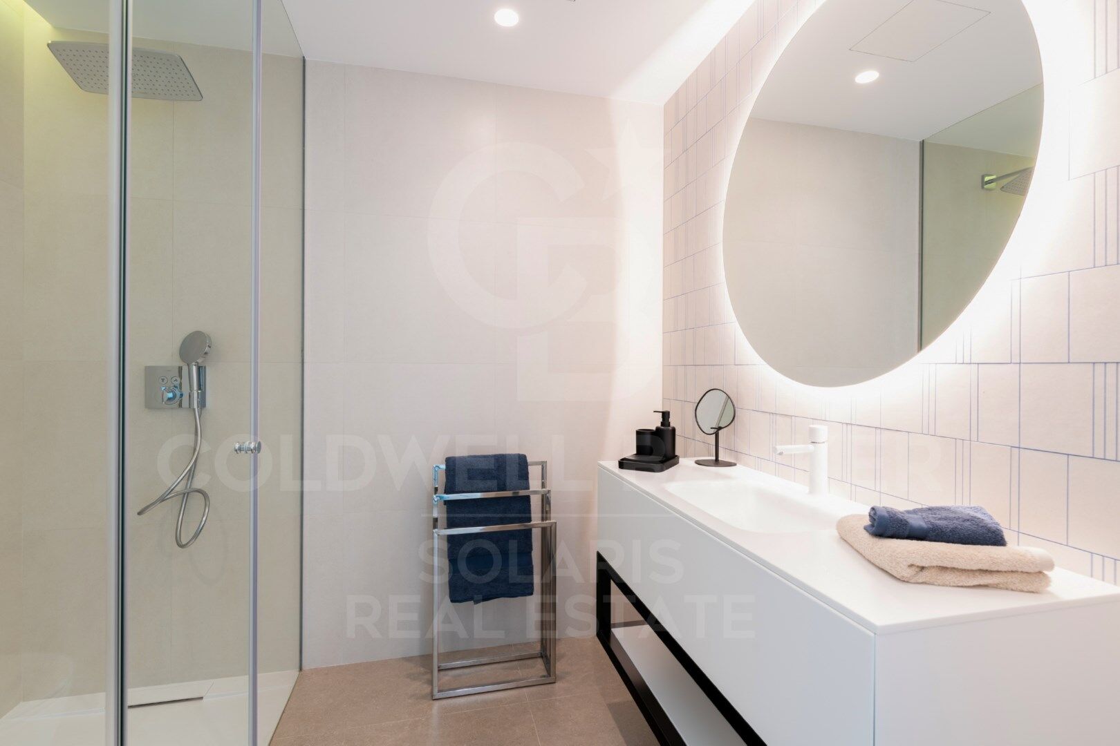 Villa Veleta: Belleza atemporal en Cumbre del Sol