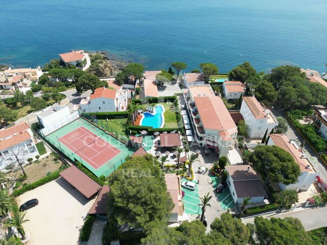 Complejo turístico en primera línea de mar en Llançà, Costa Brava