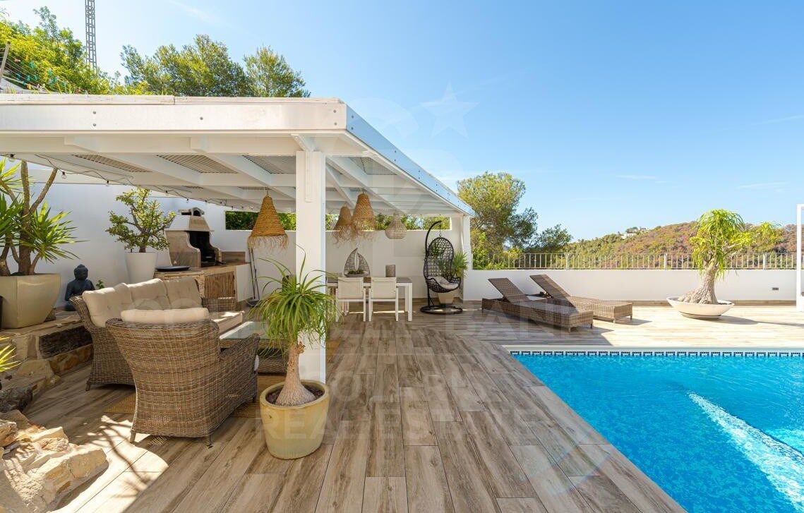 Villa de ensueño en Moraira con licencia turística y vistas panorámicas - exclusiva oportunidad de inversión y estilo de vida