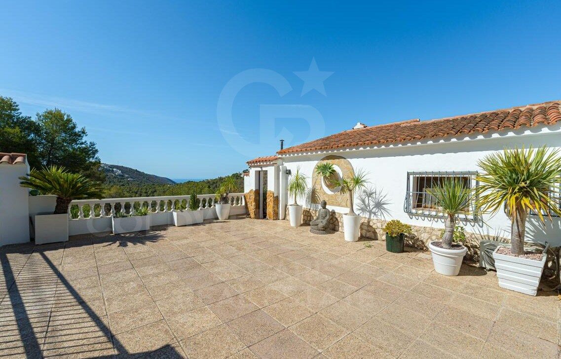 Villa de ensueño en Moraira con licencia turística y vistas panorámicas - exclusiva oportunidad de inversión y estilo de vida