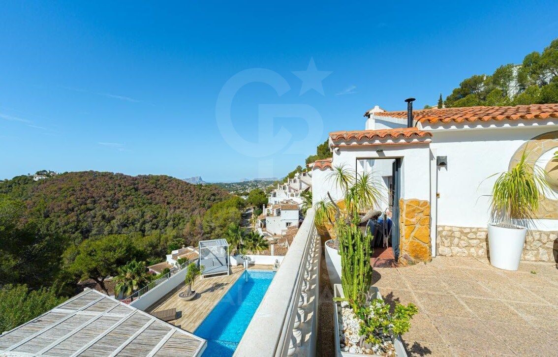 Villa de ensueño en Moraira con licencia turística y vistas panorámicas - exclusiva oportunidad de inversión y estilo de vida
