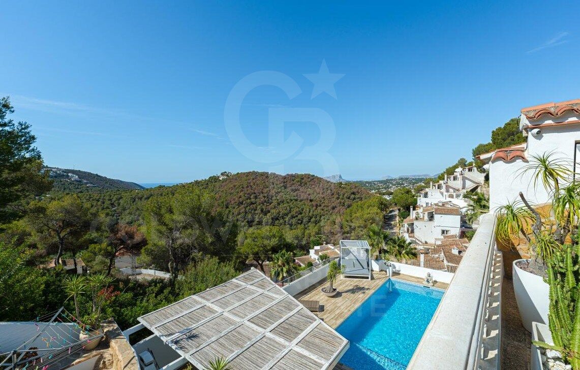 Villa de ensueño en Moraira con licencia turística y vistas panorámicas - exclusiva oportunidad de inversión y estilo de vida