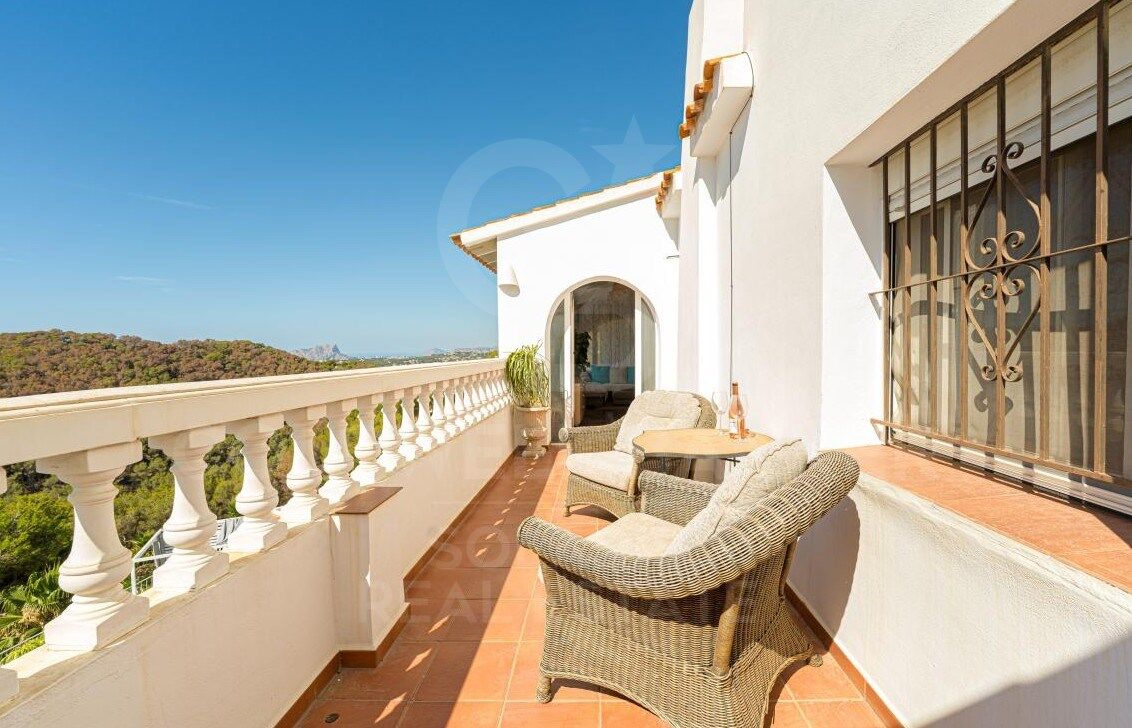 Villa de ensueño en Moraira con licencia turística y vistas panorámicas - exclusiva oportunidad de inversión y estilo de vida