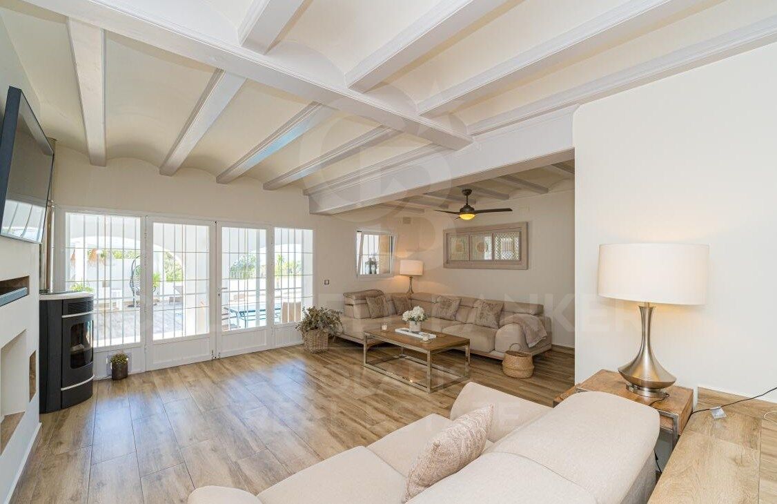 Villa de ensueño en Moraira con licencia turística y vistas panorámicas - exclusiva oportunidad de inversión y estilo de vida