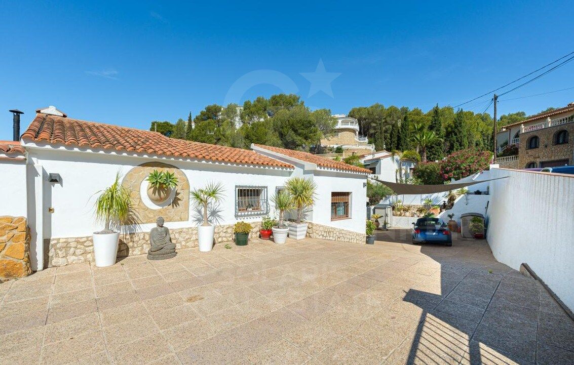 Villa de ensueño en Moraira con licencia turística y vistas panorámicas - exclusiva oportunidad de inversión y estilo de vida