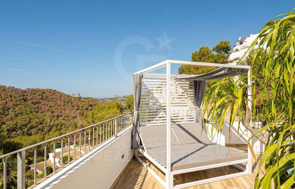 Villa de ensueño en Moraira con licencia turística y vistas panorámicas - exclusiva oportunidad de inversión y estilo de vida