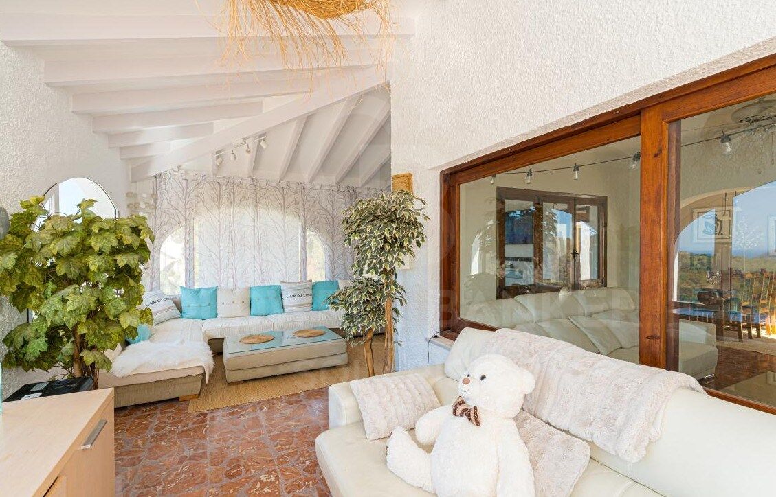 Villa de ensueño en Moraira con licencia turística y vistas panorámicas - exclusiva oportunidad de inversión y estilo de vida