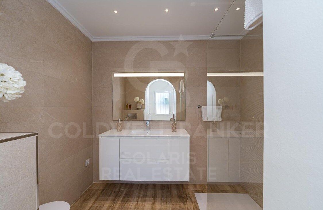 Villa de ensueño en Moraira con licencia turística y vistas panorámicas - exclusiva oportunidad de inversión y estilo de vida