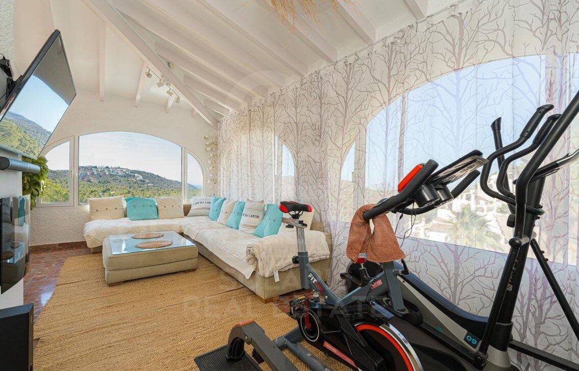 Villa de ensueño en Moraira con licencia turística y vistas panorámicas - exclusiva oportunidad de inversión y estilo de vida