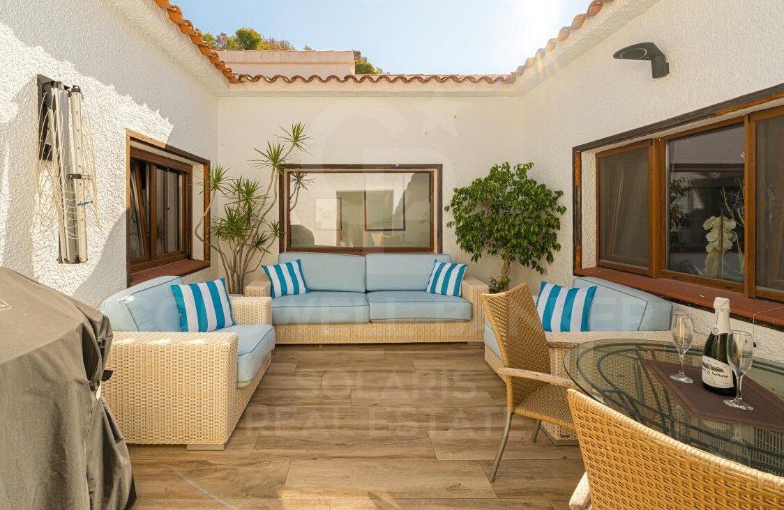 Villa de ensueño en Moraira con licencia turística y vistas panorámicas - exclusiva oportunidad de inversión y estilo de vida