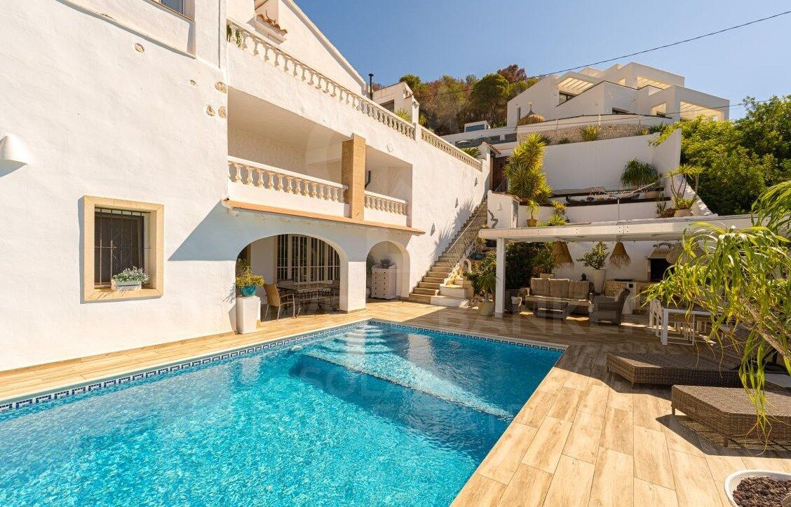 Villa de ensueño en Moraira con licencia turística y vistas panorámicas - exclusiva oportunidad de inversión y estilo de vida