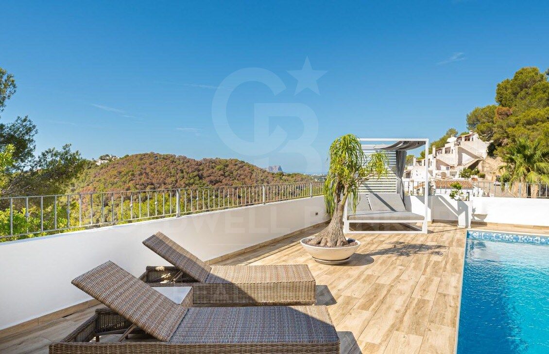 DREAM VILLA IN MORAIRA WITH TOURIST LICENSE AND PANORAMIC VIEWS - EXCLUSIVE INVESTMENT AND LIFESTYLE OPPORTUNITY
