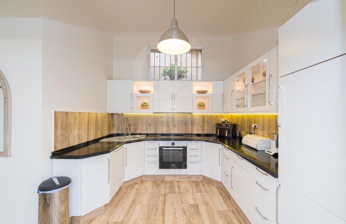 DREAM VILLA IN MORAIRA WITH TOURIST LICENSE AND PANORAMIC VIEWS - EXCLUSIVE INVESTMENT AND LIFESTYLE OPPORTUNITY