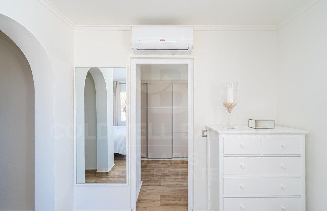 DREAM VILLA IN MORAIRA WITH TOURIST LICENSE AND PANORAMIC VIEWS - EXCLUSIVE INVESTMENT AND LIFESTYLE OPPORTUNITY