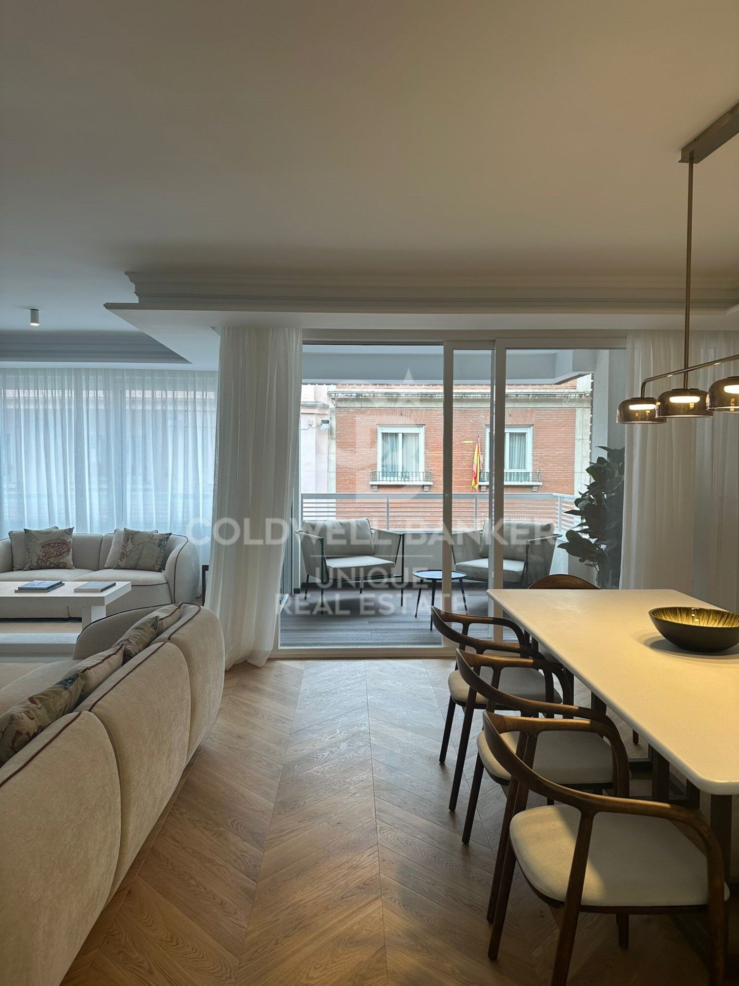 Exclusive 4-bedroom flat with terrace in the Salamanca neighbourhood