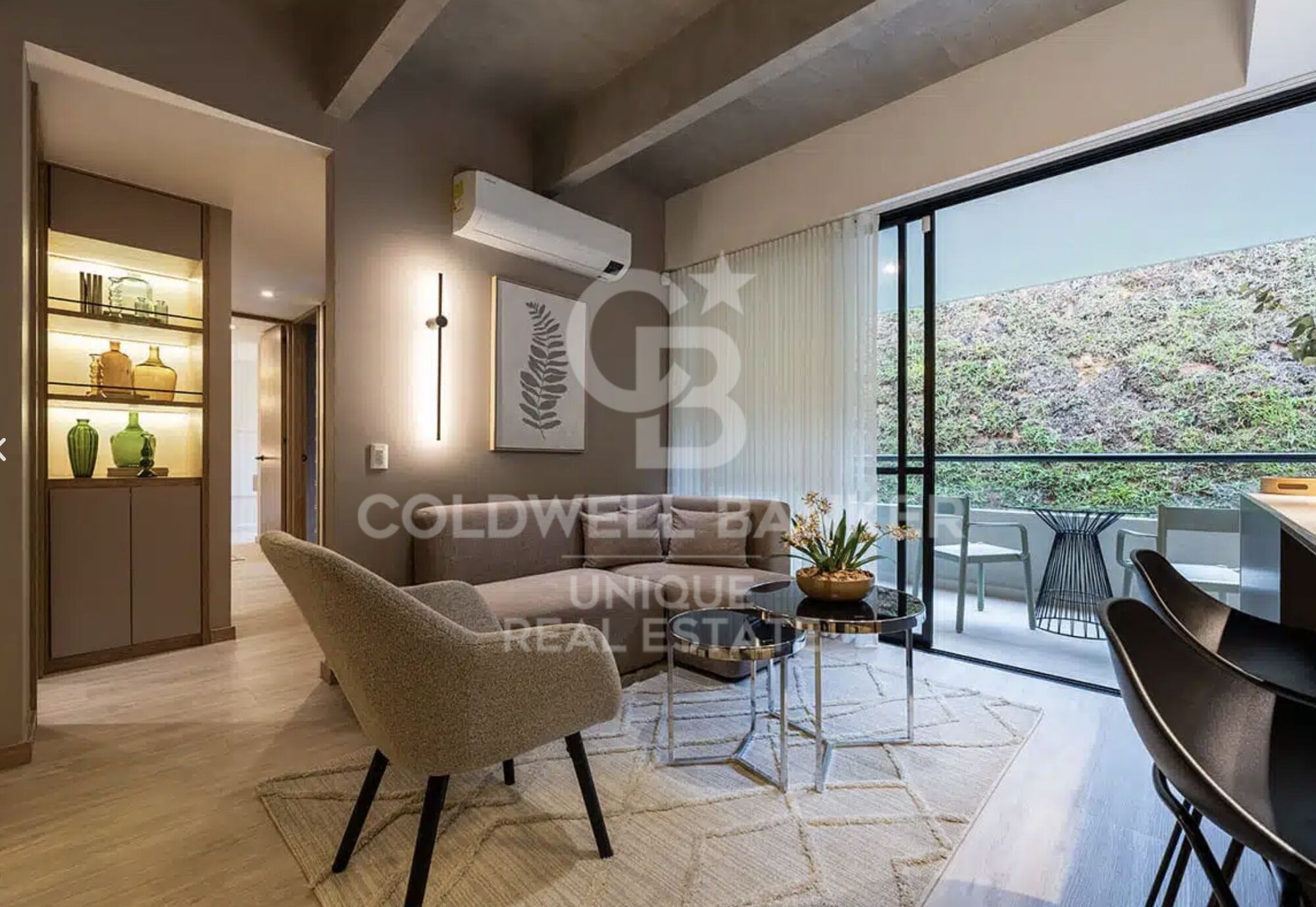 Apartment with spectacular views of the parks of the university city