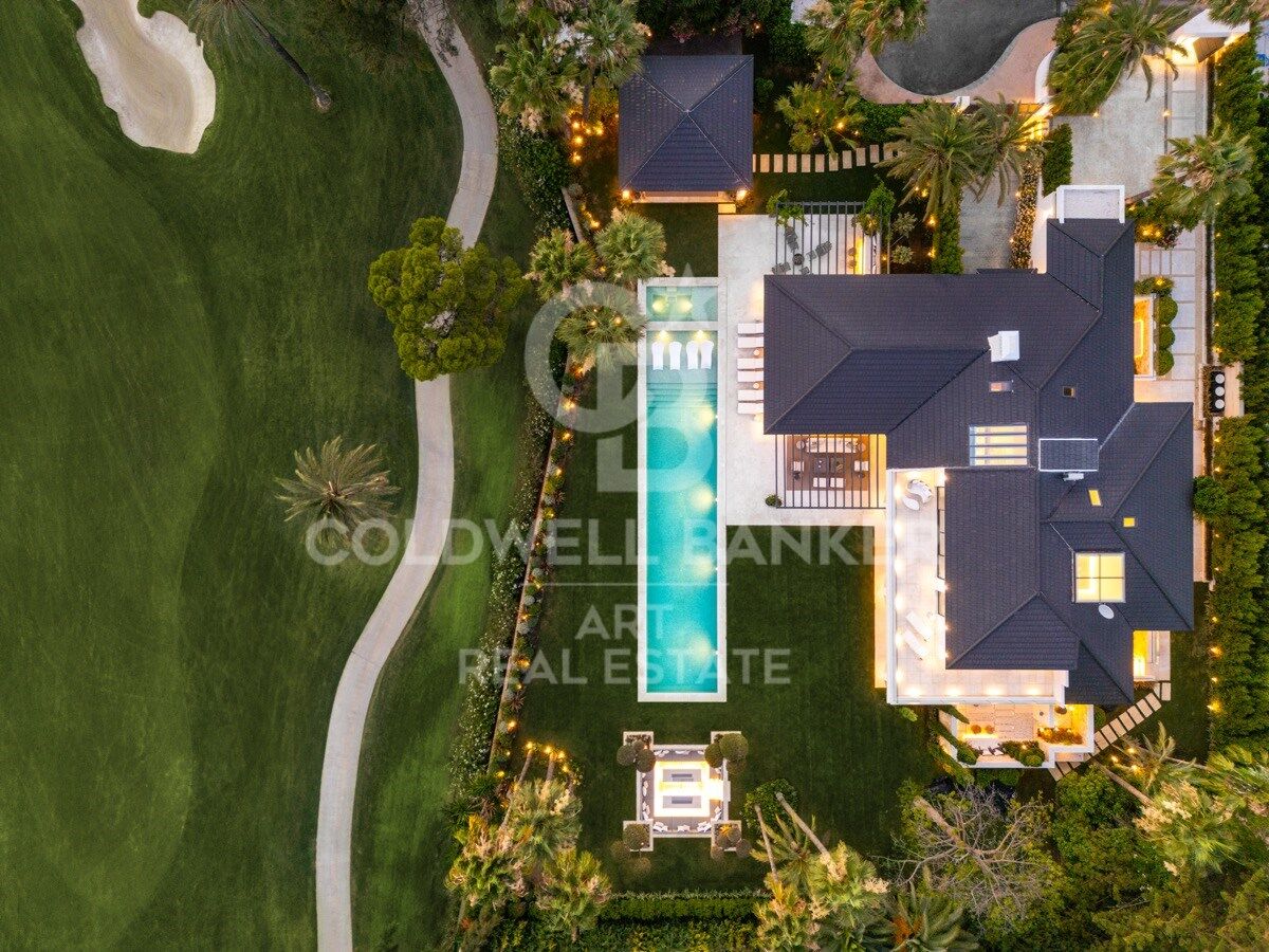 Impresionante villa en primera línea de golf en el corazón de Nueva Andalucía, Marbella