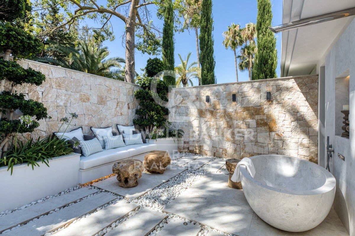 Atemberaubende Villa in erster Golflinie im Herzen von Nueva Andalucía, Marbella