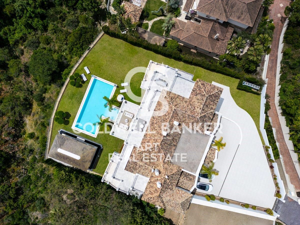 Elegant Andalusian-Contemporary Mansion with Panoramic Sea Views in El Madroñal, Benahavís